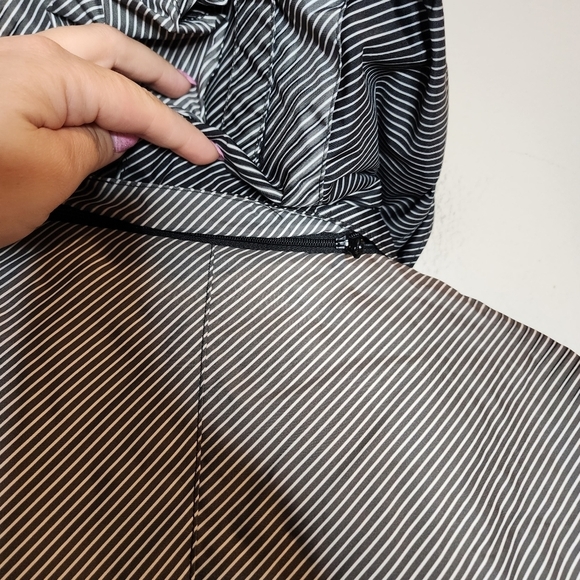 Body Glove Grey Stripe snow ski coat.  Boys size 14.. - Picture 13 of 16